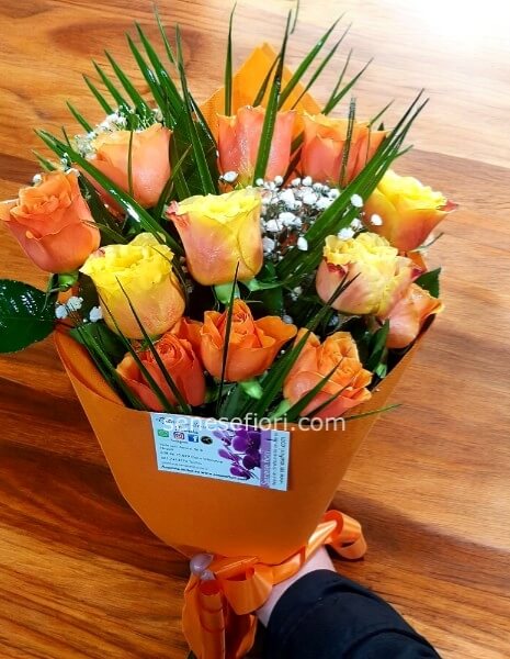 Bouquet con 5 rose giallo e arancio ecuador Small