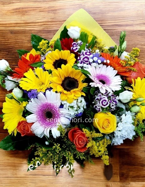 Bouquet Fantasia del Fiorista: Creatività e Freschezza a Domicilio a Napoli