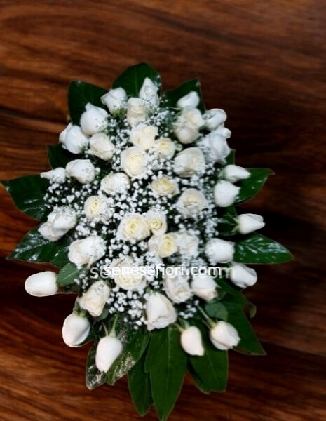 Cuscino Funebre "Purezza": La Luce delle Rose Bianche