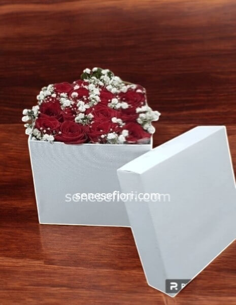flower Box  rose rosse