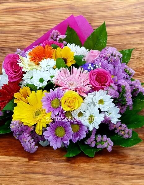 Bouquet Sofia: Dolcezza e Romanticismo a Domicilio a Napoli