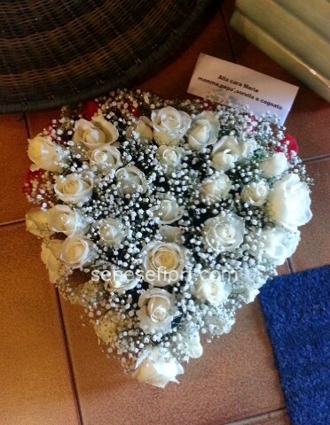 consegna cuore di rose bianche Lara capodimonte