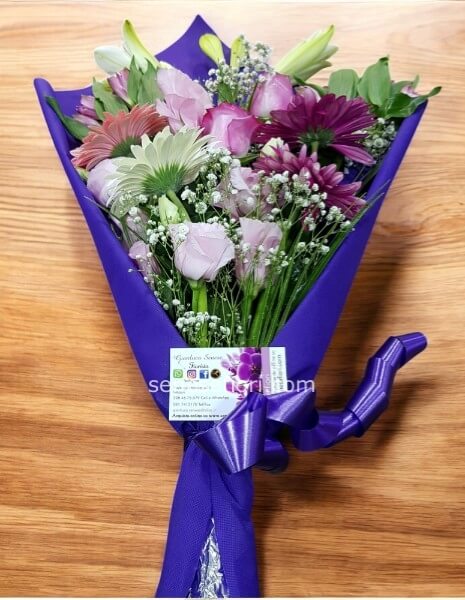 Fascio di Fiori Funebre: Eleganza e Discrezione a Napoli