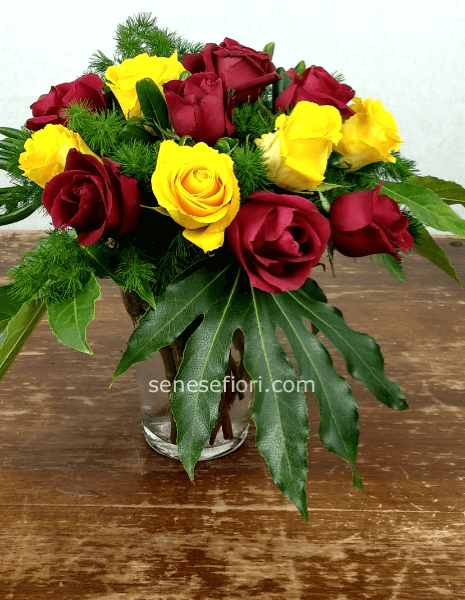 bouquet 5 rose rosse e gialle Ecuador Small